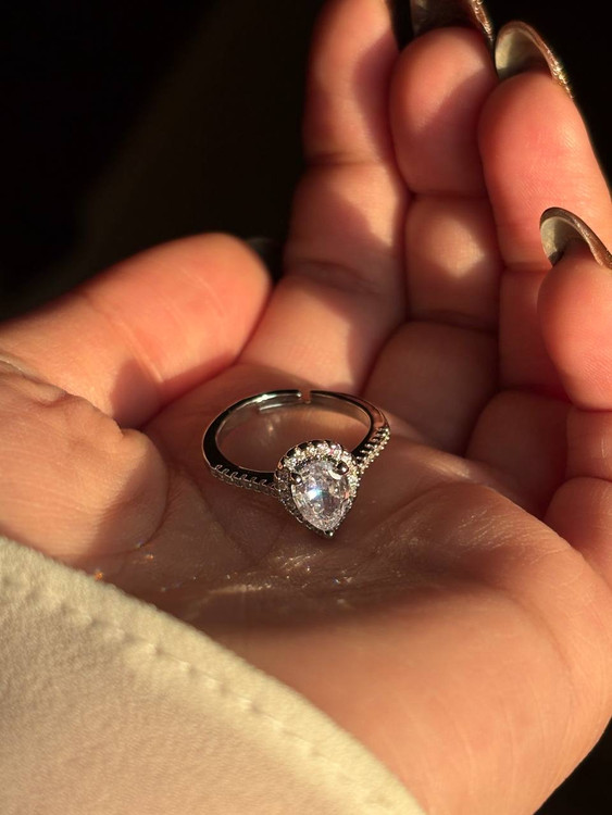 انگشتر نگین اشکی