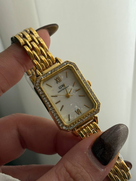 ساعت زنونه طلایی