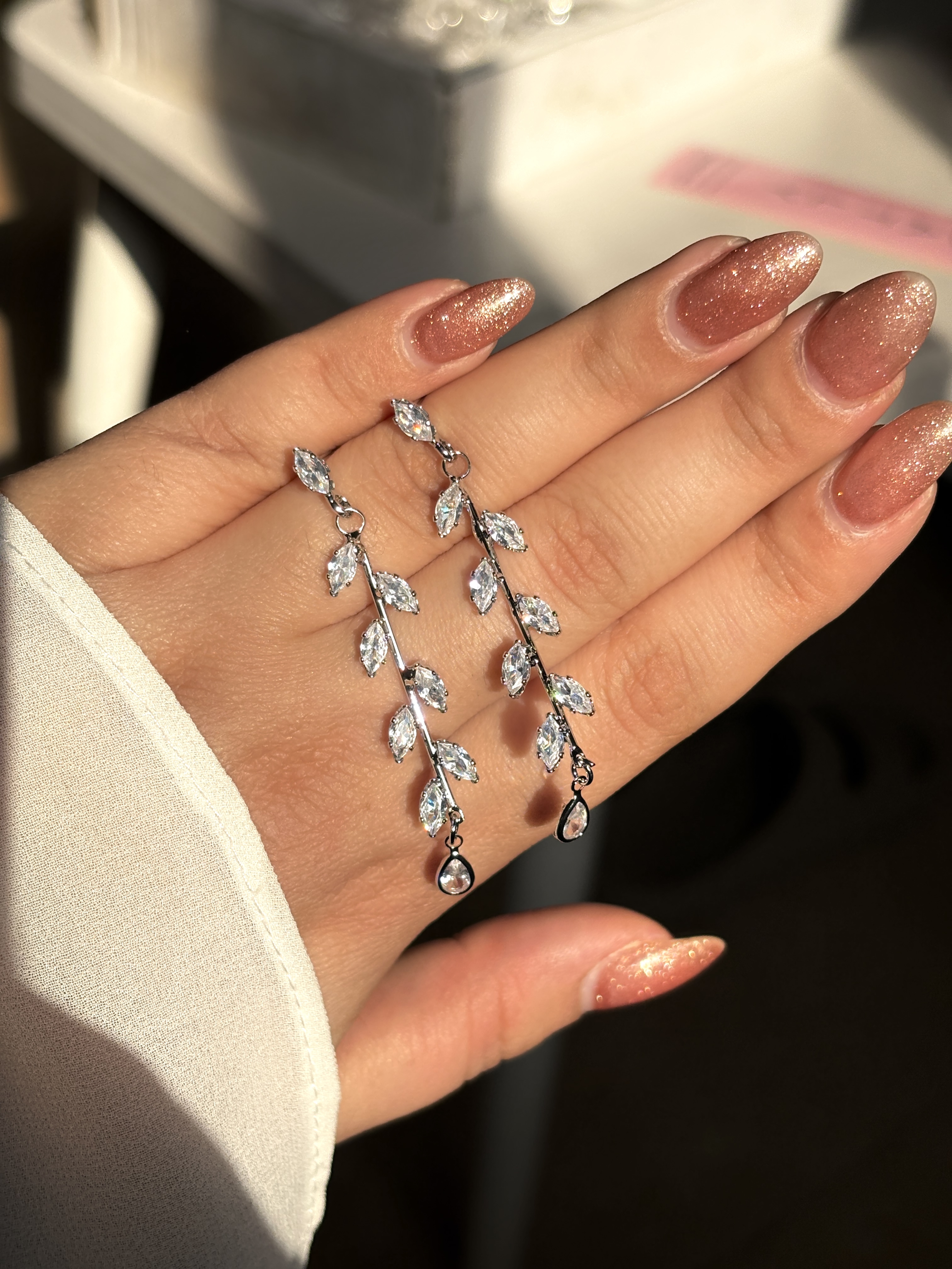 گوشواره جواهری خوشه ظریف نقره ای